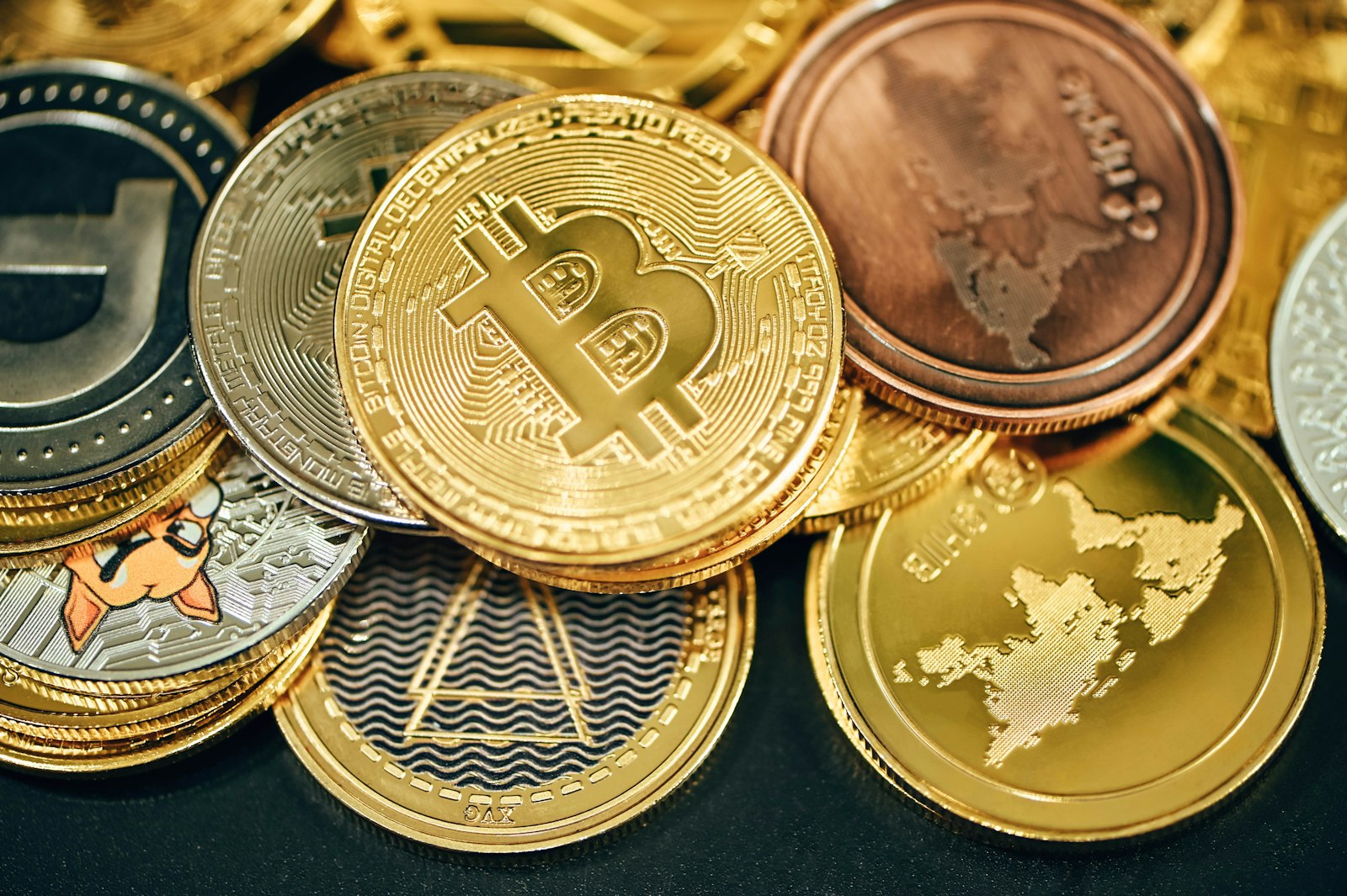 Bitcoin price near 60000 ahead of a Federal Reserve decision