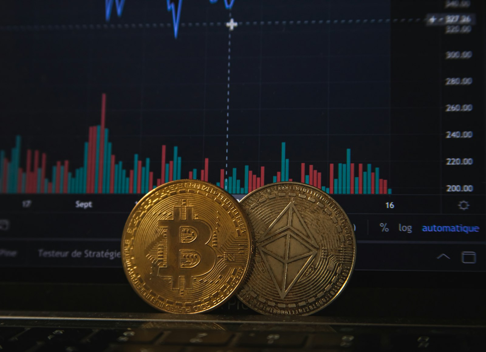 Choosing between long-term holding and short-term crypto trading